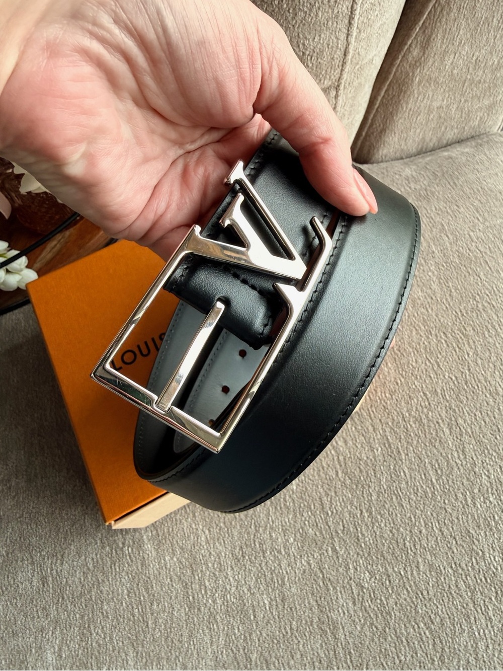 Louis Vuitton Black Leather Belt with Silver LV Buckle Size 85/34 Authentic - Picture 2 of 5